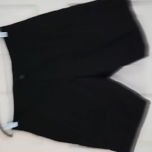 PRE-OWNED H&M MEN'S SHORT.